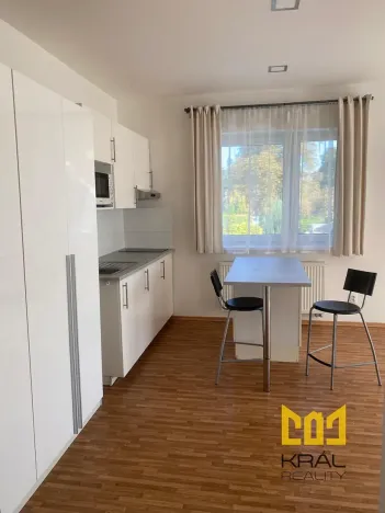 Pronájem bytu 1+kk, Praha - Uhříněves, náměstí Bratří Jandusů, 32 m2