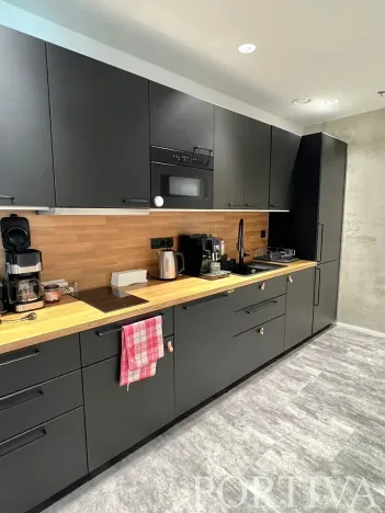 Pronájem kanceláře, Praha - Holešovice, Dělnická, 440 m2