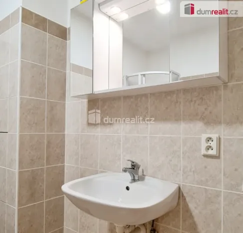 Pronájem bytu 1+kk, Úholičky, Roztocká, 37 m2