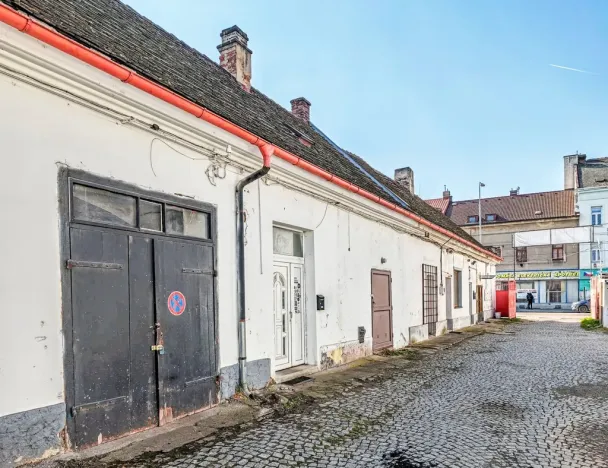 Pronájem atypického bytu, Pardubice, Jana Palacha, 19 m2