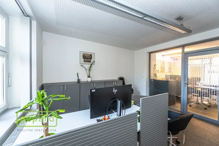 Pronájem obchodního prostoru, Praha - Zbraslav, Zbraslavské náměstí, 140 m2