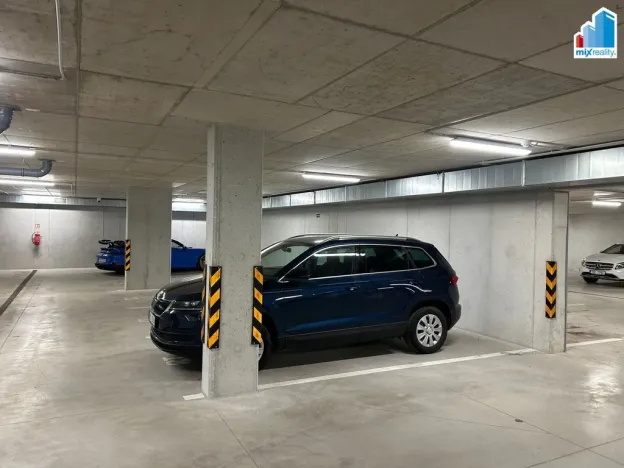Pronájem garážového stání, Plzeň, Slovanská, 18 m2