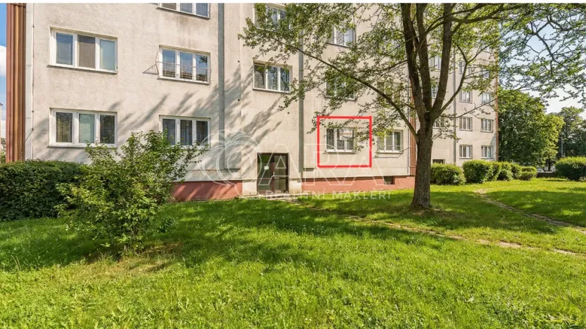 Prodej bytu 1+kk, Kralupy nad Vltavou - Lobeček, nám. Mládežníků, 26 m2