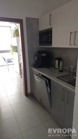 Pronájem kanceláře, Pardubice - Zelené Předměstí, třída Míru, 102 m2