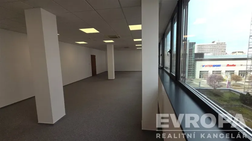 Pronájem kanceláře, Pardubice - Zelené Předměstí, třída Míru, 102 m2