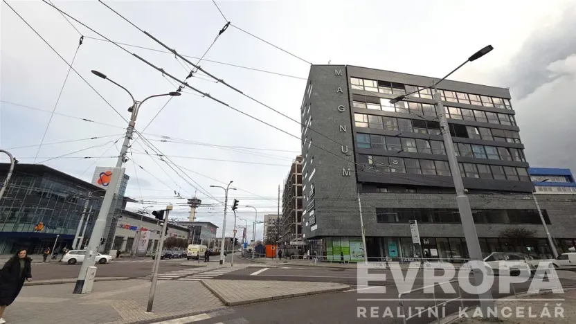 Pronájem kanceláře, Pardubice - Zelené Předměstí, třída Míru, 90 m2