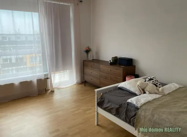 Pronájem bytu 1+kk, Praha - Vysočany, Kabešova, 37 m2