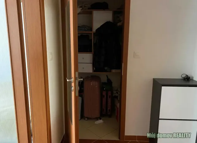 Pronájem bytu 1+kk, Praha - Vysočany, Kabešova, 37 m2