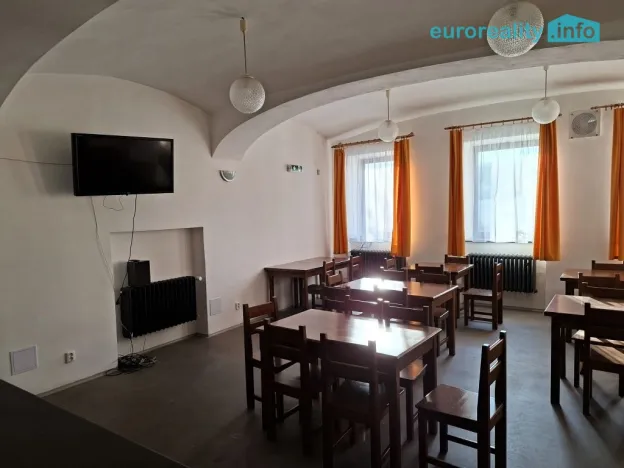 Pronájem restaurace, Žandov, Náměstí, 200 m2