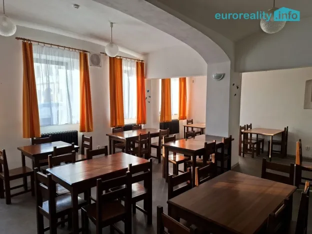 Pronájem restaurace, Žandov, Náměstí, 200 m2