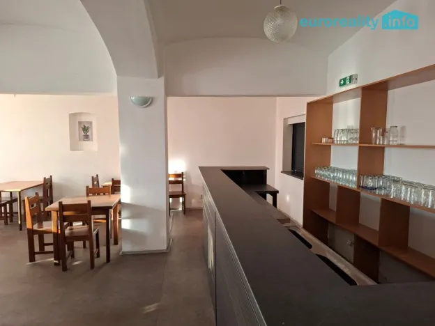 Pronájem restaurace, Žandov, Náměstí, 200 m2