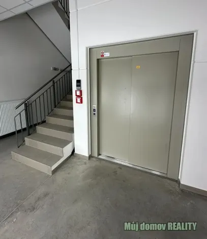 Pronájem výrobních prostor, Praha - Hostivař, K pérovně, 1100 m2