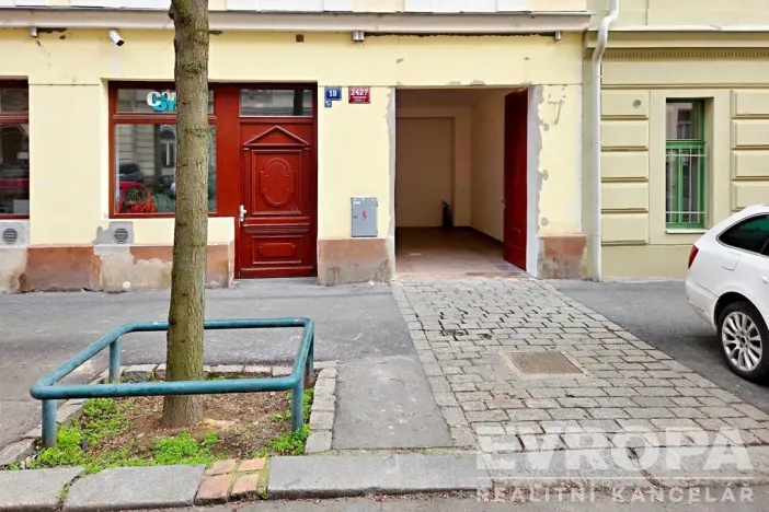 Pronájem garáže, Praha - Vinohrady, Jagellonská, 18 m2