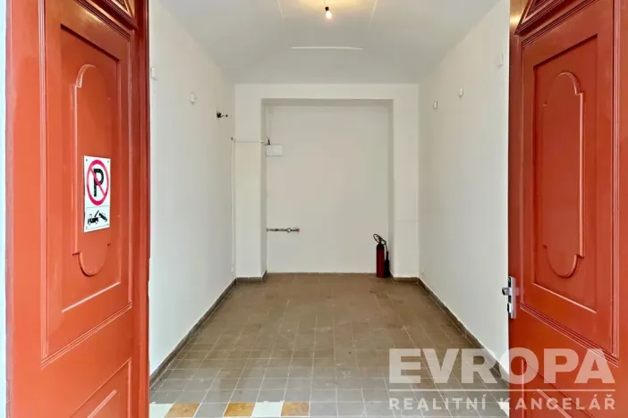Pronájem garáže, Praha - Vinohrady, Jagellonská, 18 m2