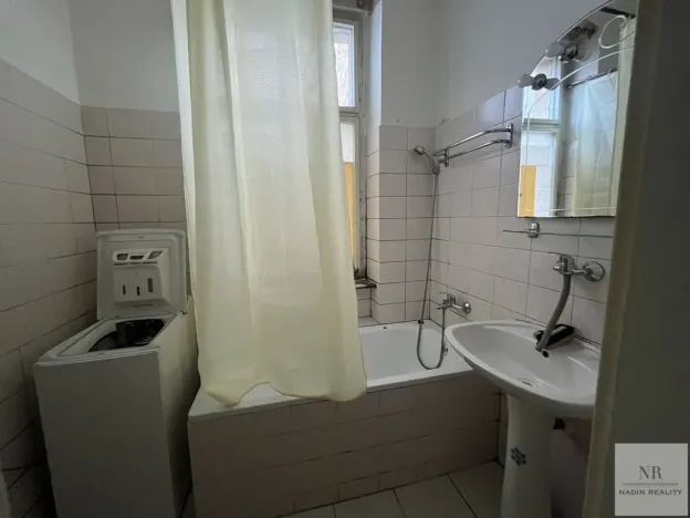 Pronájem bytu 2+1, Karlovy Vary, Pod Jelením skokem, 42 m2