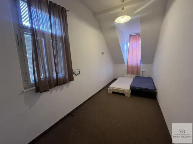 Pronájem bytu 2+1, Karlovy Vary, Pod Jelením skokem, 42 m2