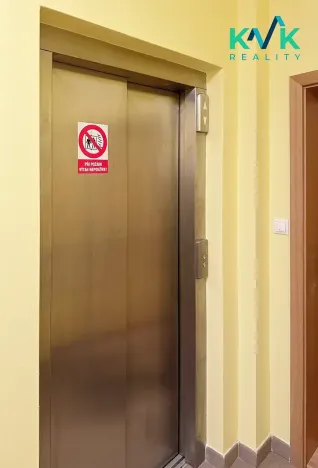 Pronájem bytu 2+kk, Karlovy Vary, Na Vyhlídce, 52 m2