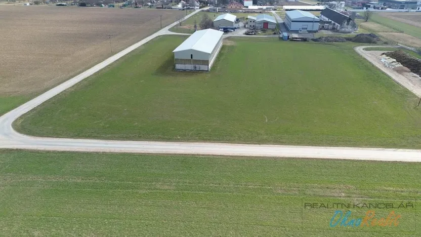 Prodej komerčního pozemku, Přerov - Přerov VIII-Henčlov, Zakladatelů, 10500 m2