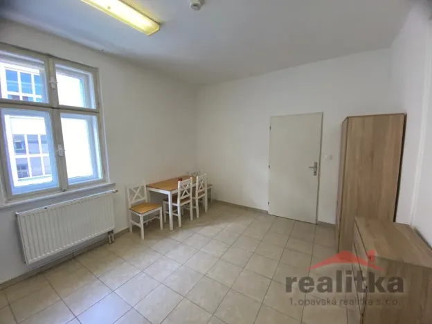 Pronájem bytu 2+kk, Opava - Předměstí, Komárovská, 33 m2