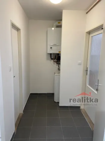 Pronájem bytu 2+kk, Opava - Předměstí, Komárovská, 33 m2