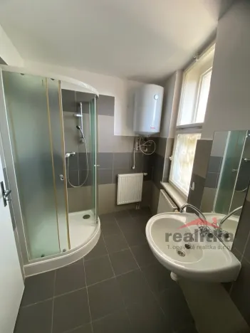 Pronájem bytu 2+kk, Opava - Předměstí, Komárovská, 33 m2