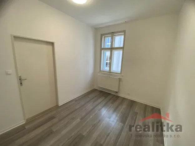 Pronájem bytu 2+kk, Opava - Předměstí, Komárovská, 33 m2