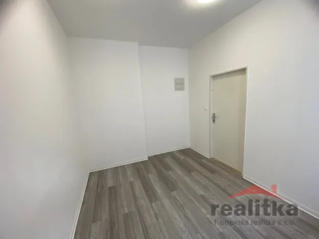 Pronájem bytu 2+kk, Opava - Předměstí, Komárovská, 33 m2