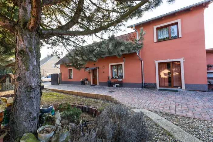 Prodej rodinného domu, Polepy - Okna, 211 m2