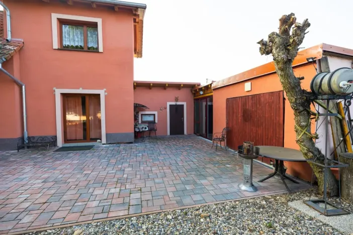 Prodej rodinného domu, Polepy - Okna, 211 m2