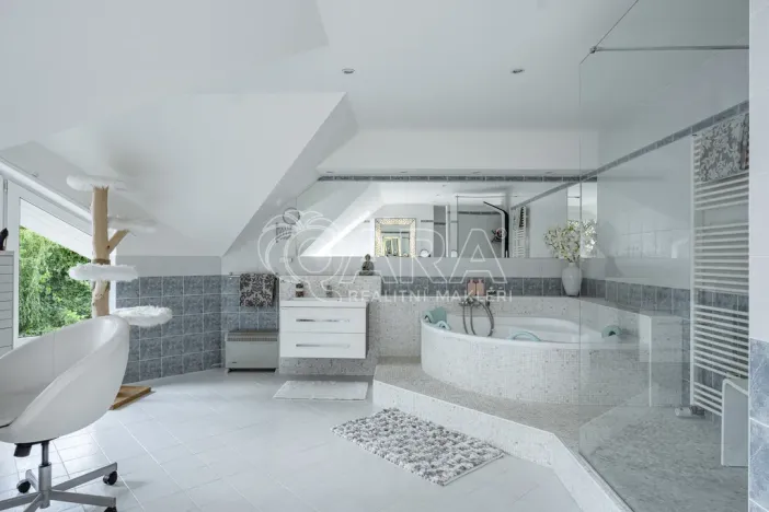 Prodej rodinného domu, Zeleneč, Štefánikova, 540 m2