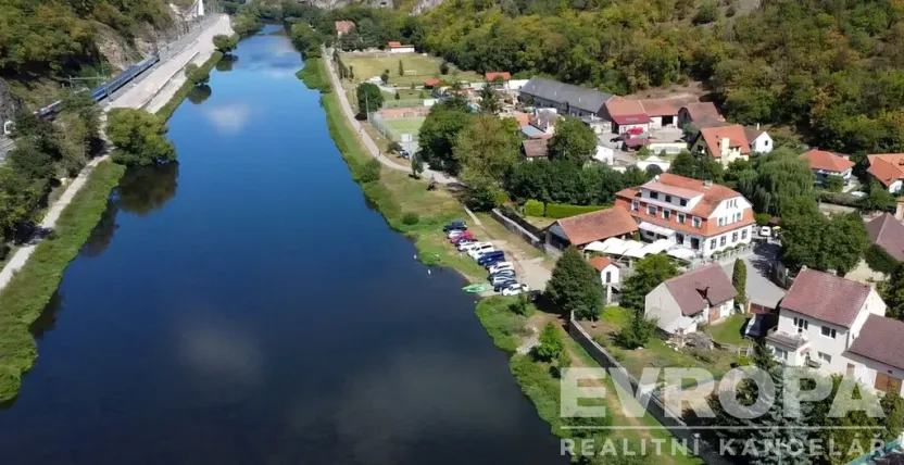 Prodej komerční nemovitosti, Srbsko, K Přívozu, 458 m2