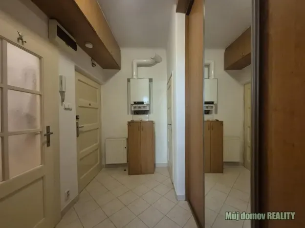 Pronájem bytu 1+1, Praha - Holešovice, Osadní, 38 m2