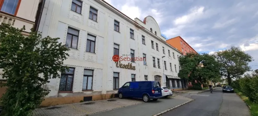 Pronájem garážového stání, Pardubice - Zelené Předměstí, Hlaváčova, 10 m2