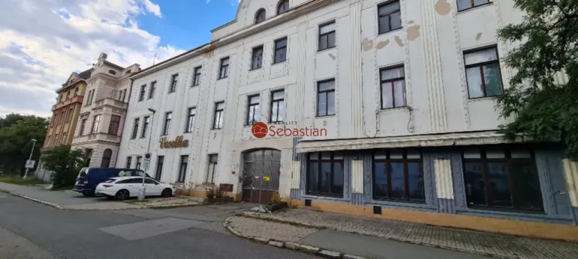 Pronájem garážového stání, Pardubice - Zelené Předměstí, Hlaváčova, 10 m2