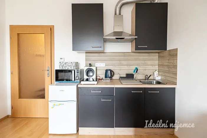 Pronájem bytu 1+kk, Praha - Kunratice, Pod Haltýřem, 28 m2