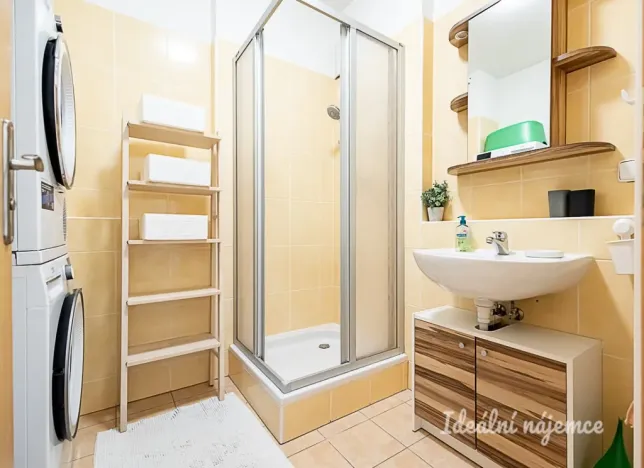 Pronájem bytu 1+kk, Praha - Kunratice, Pod Haltýřem, 28 m2