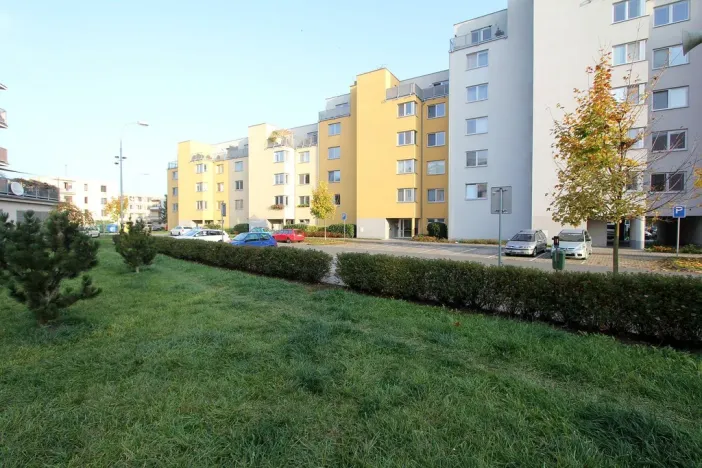 Pronájem bytu 2+kk, Pardubice - Trnová, Jozefa Gabčíka, 55 m2