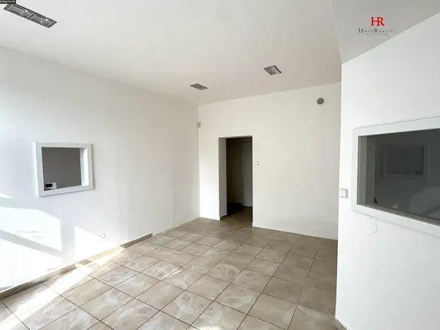 Pronájem obchodního prostoru, Benešov, Hráského, 80 m2
