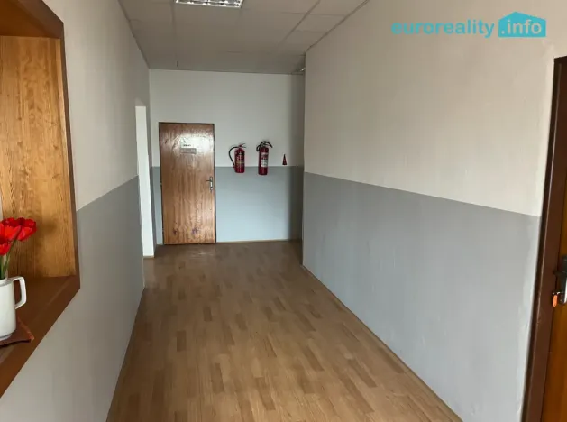Pronájem kanceláře, Mariánské Lázně, třída Vítězství, 400 m2