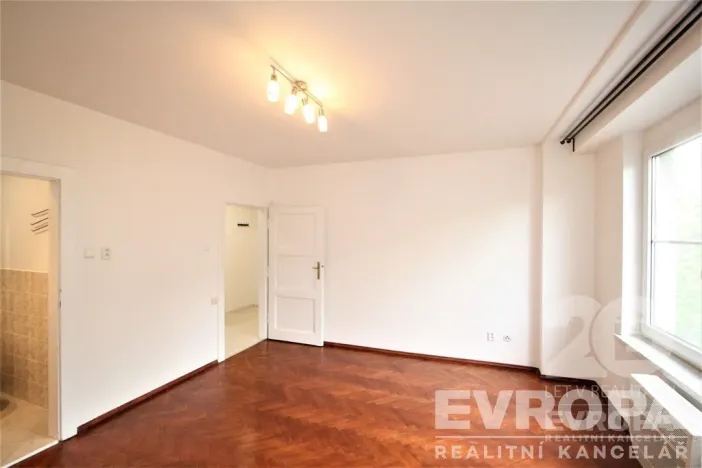 Pronájem bytu 2+kk, Praha - Žižkov, Biskupcova, 39 m2