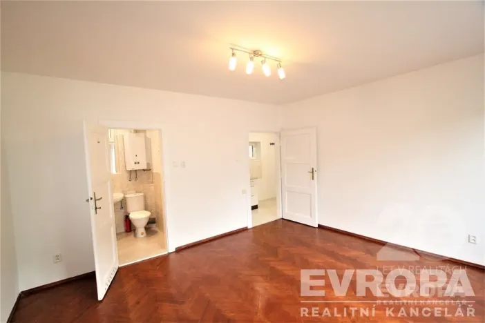 Pronájem bytu 2+kk, Praha - Žižkov, Biskupcova, 39 m2