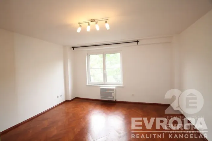 Pronájem bytu 2+kk, Praha - Žižkov, Biskupcova, 39 m2