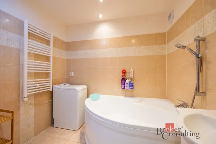 Prodej bytu 3+1, Hradec Králové - Nový Hradec Králové, třída Edvarda Beneše, 98 m2