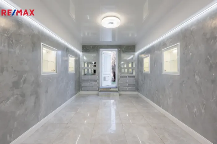 Prodej obchodního prostoru, Karlovy Vary - Rybáře, Konečná, 72 m2