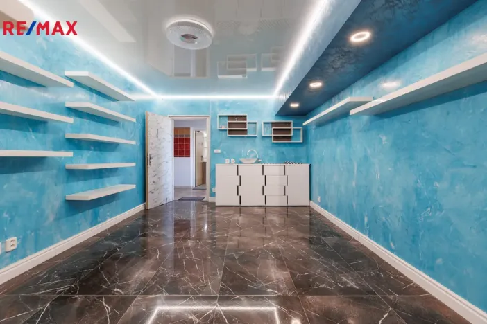 Prodej obchodního prostoru, Karlovy Vary - Rybáře, Konečná, 72 m2