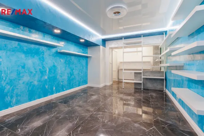 Prodej obchodního prostoru, Karlovy Vary - Rybáře, Konečná, 72 m2