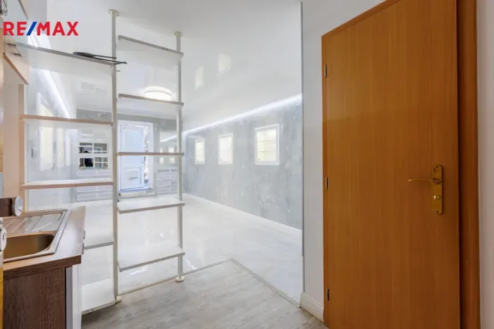 Prodej obchodního prostoru, Karlovy Vary - Rybáře, Konečná, 72 m2