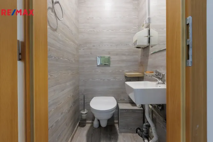 Prodej obchodního prostoru, Karlovy Vary - Rybáře, Konečná, 72 m2