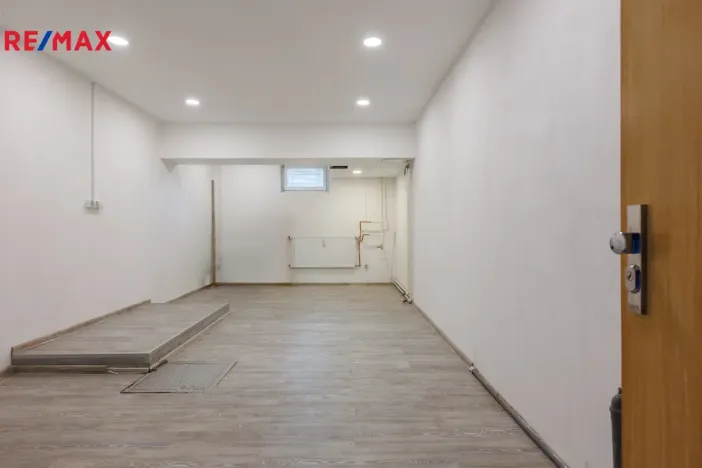 Prodej obchodního prostoru, Karlovy Vary - Rybáře, Konečná, 72 m2