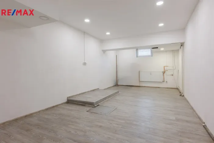 Prodej obchodního prostoru, Karlovy Vary - Rybáře, Konečná, 72 m2